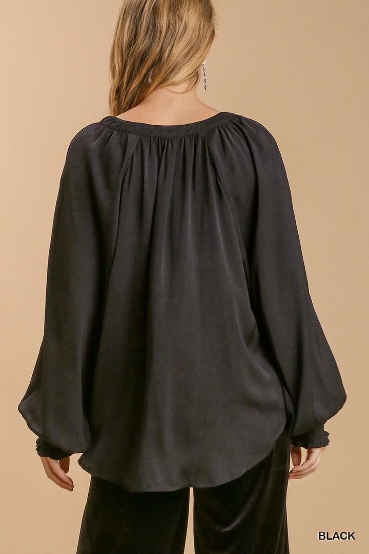 UMGEE SATIN ROUND NECK TOP BLACK