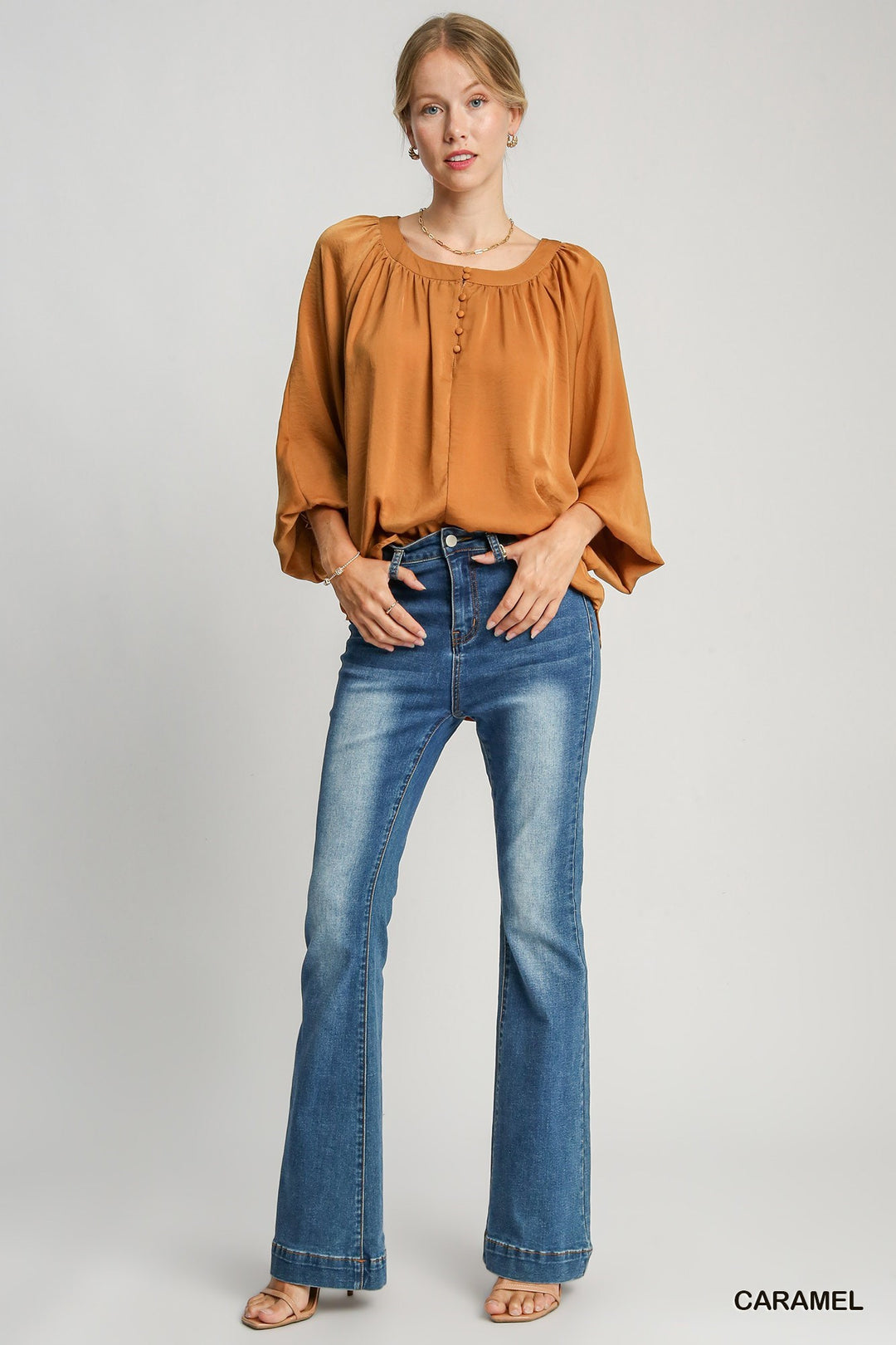 UMGEE SATIN ROUND NECK TOP CAMEL