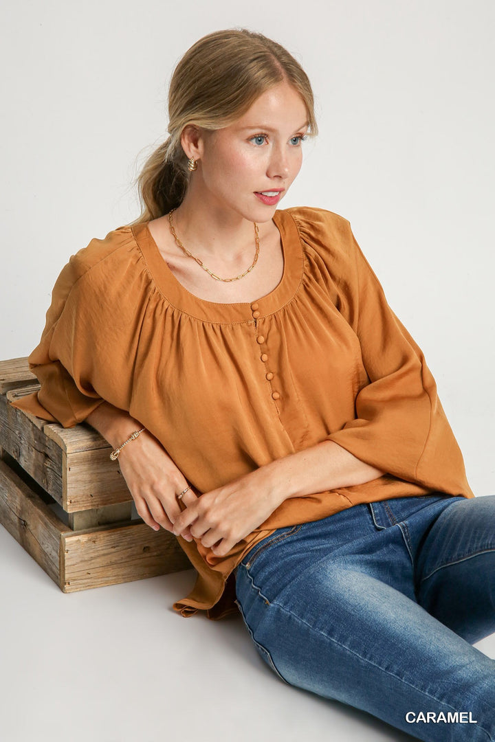 UMGEE SATIN ROUND NECK TOP CAMEL